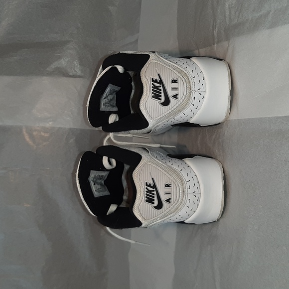 Nike Air Max 90 Retro Sneakers, 7Y = Women 8.5 = Men 7 - Picture 3 of 11